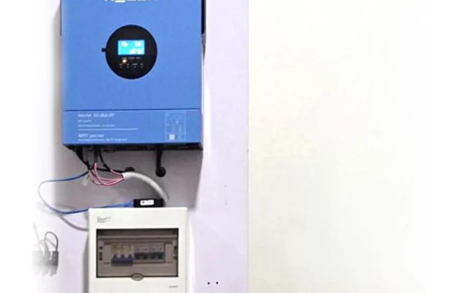 550W 太阳能电池板 + 5KW 离网逆变器 + 10KWH 锂电池 组建家庭集成式太阳能储能系统